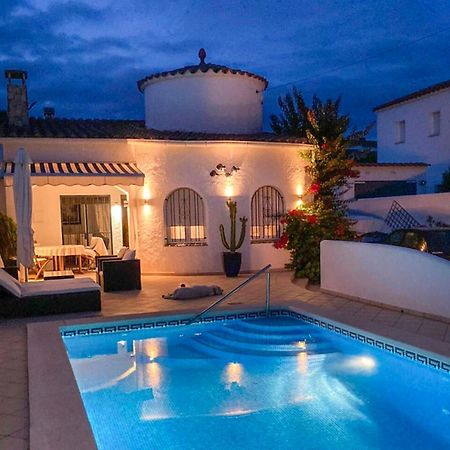 Charmante Villa Avec Piscine Dans Les Canaux Empuriabrava Dış mekan fotoğraf